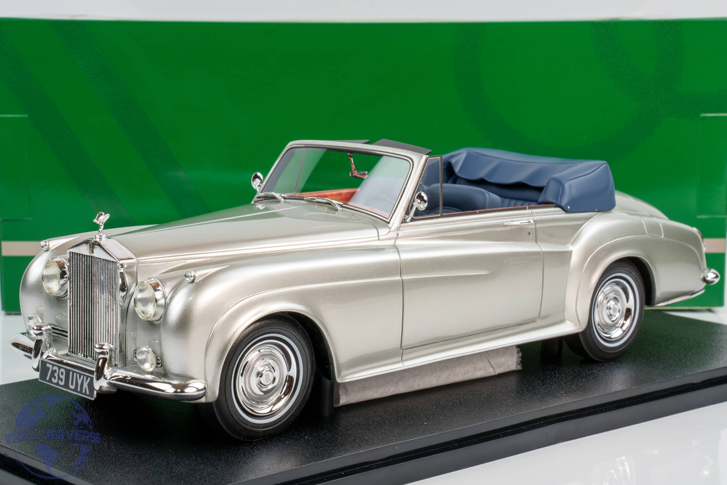 Cult Scale - 1:18 Rolls-Royce Silver Cloud DHC Shell Grey 1960