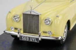 Cult Scale CML105 2 Rolls Royce Silver Cloud DHC Ivory Resin Model 2