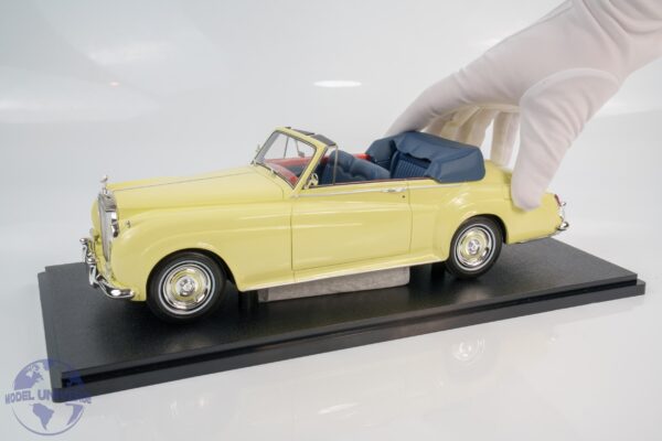 Cult Scale - 1:18 Rolls-Royce Silver Cloud DHC Ivory Yellow 1960-1962 - Limited Edition Resin Model