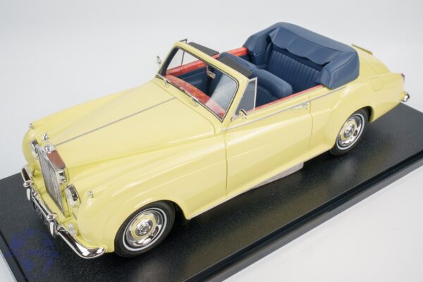 Cult Scale - 1:18 Rolls-Royce Silver Cloud DHC Ivory Yellow 1960-1962 - Limited Edition Resin Model 14 Cult Scale - 1:18 Rolls-Royce Silver Cloud DHC Ivory Yellow 1960-1962 - Limited Edition Resin Model