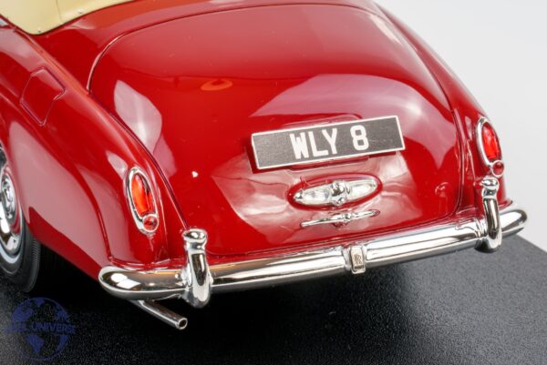 Cult Scale - 1:18 Rolls-Royce Silver Cloud DHC Red 1960-1962 - Limited Edition Resin Model 13 Cult Scale - 1:18 Rolls-Royce Silver Cloud DHC Red 1960-1962 - Limited Edition Resin Model