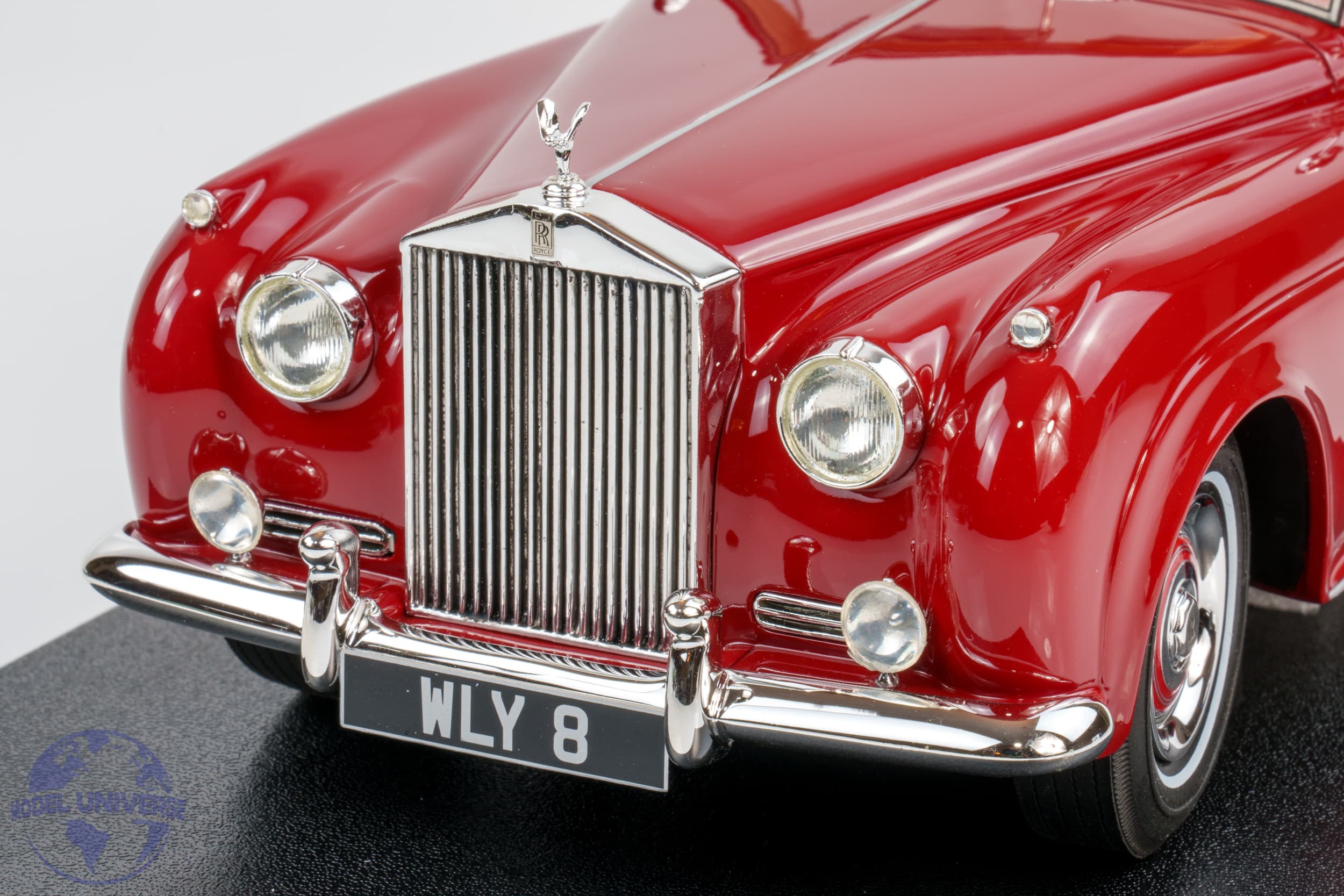 Cult Scale - 1:18 Rolls-Royce Silver Cloud DHC Red 1960-1962 - Limited Edition Resin Model 5 Cult Scale - 1:18 Rolls-Royce Silver Cloud DHC Red 1960-1962 - Limited Edition Resin Model