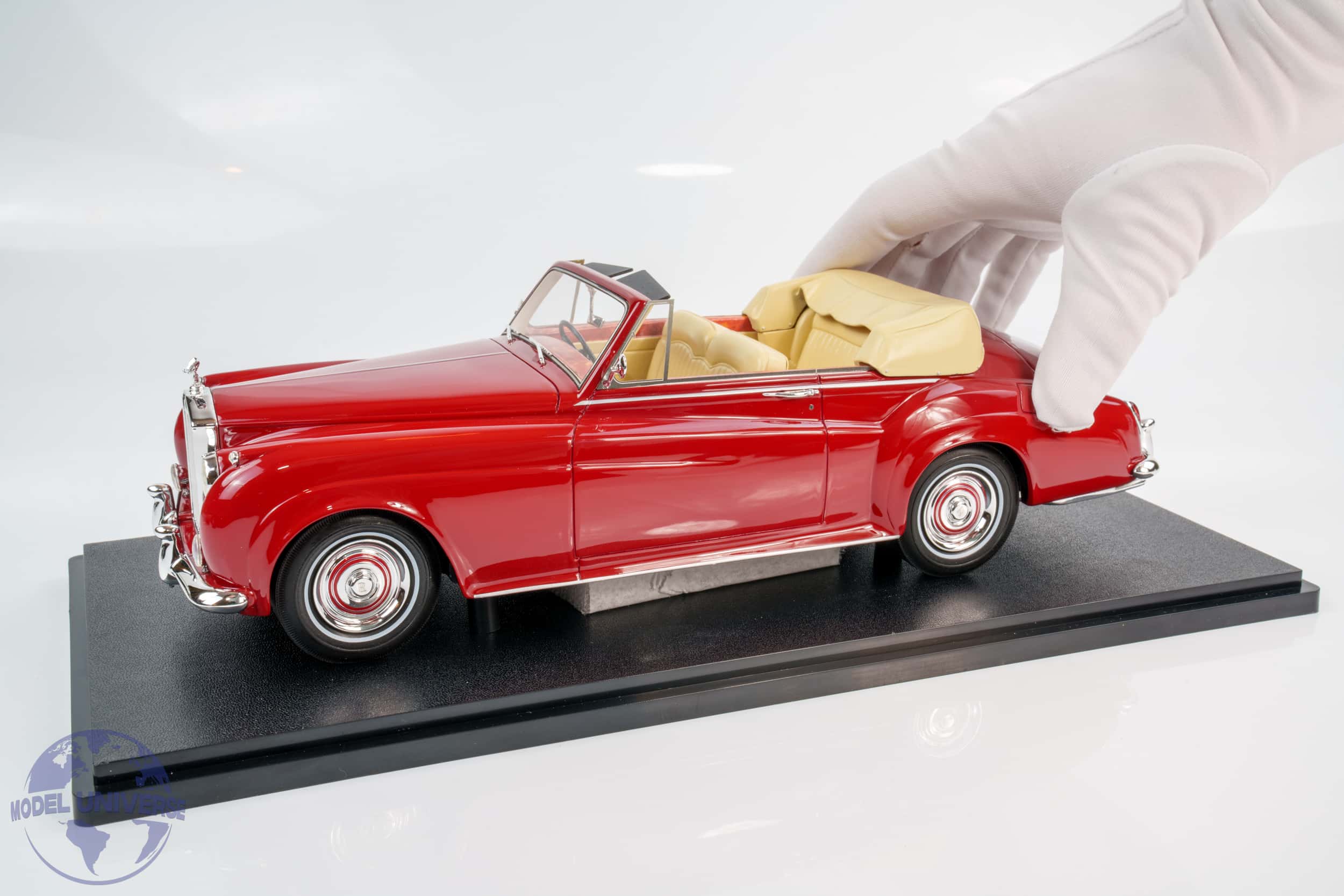 Cult Scale - 1:18 Rolls-Royce Silver Cloud DHC Red 1960-1962 - Limited Edition Resin Model 3 Cult Scale - 1:18 Rolls-Royce Silver Cloud DHC Red 1960-1962 - Limited Edition Resin Model