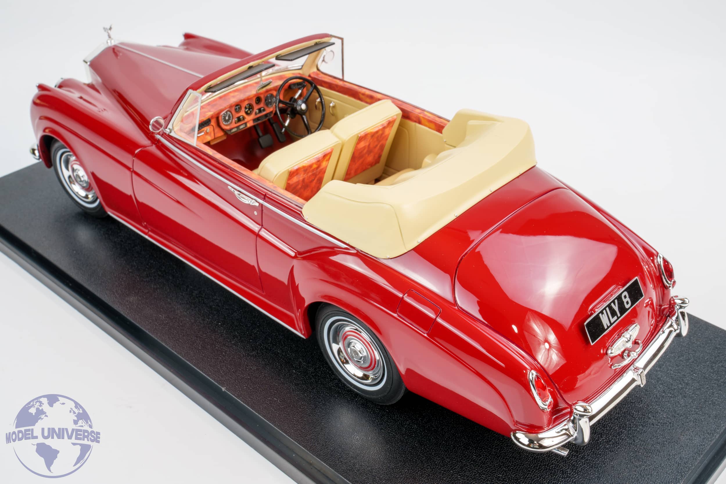 Cult Scale - 1:18 Rolls-Royce Silver Cloud DHC Red 1960-1962 - Limited Edition Resin Model 8 Cult Scale - 1:18 Rolls-Royce Silver Cloud DHC Red 1960-1962 - Limited Edition Resin Model