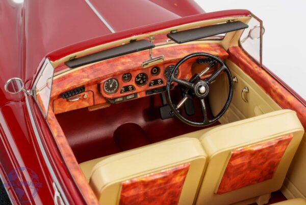 Cult Scale - 1:18 Rolls-Royce Silver Cloud DHC Red 1960-1962 - Limited Edition Resin Model 11 Cult Scale - 1:18 Rolls-Royce Silver Cloud DHC Red 1960-1962 - Limited Edition Resin Model