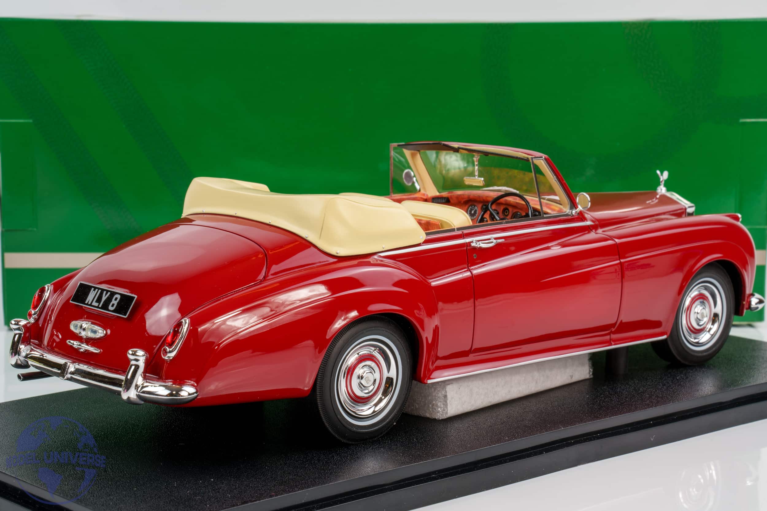 Cult Scale - 1:18 Rolls-Royce Silver Cloud DHC Red 1960-1962 - Limited Edition Resin Model 2 Cult Scale - 1:18 Rolls-Royce Silver Cloud DHC Red 1960-1962 - Limited Edition Resin Model