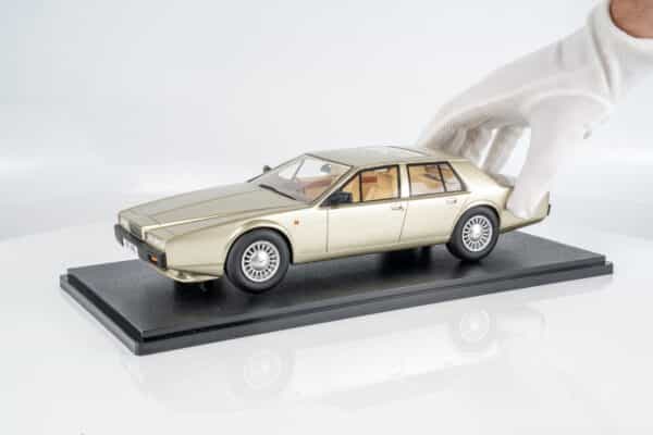 Cult Scale - 1:18 Aston Martin Lagonda Series IV Coniston Sand 1988-90 - Limited Edition Resin Model