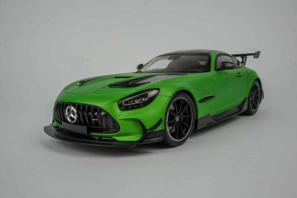 Minichamps - 1:18 Mercedes-AMG GT Preto Série 2020 Verde Metalizado Mate