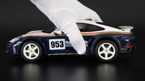 Norev - 1:18 Porsche 911 Dakar Roughroads 2023 (187240) 21 Norev - 1:18 Porsche 911 Dakar Roughroads 2023 (187240)