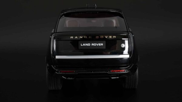 LCD 1:18 Range Rover SV Serenity 2022 Black Diecast Model 27 LCD 1:18 Range Rover SV Serenity 2022 Black Diecast Model
