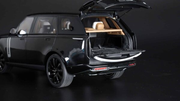 LCD 1:18 Range Rover SV Serenity 2022 Black Diecast Model 31 LCD 1:18 Range Rover SV Serenity 2022 Black Diecast Model