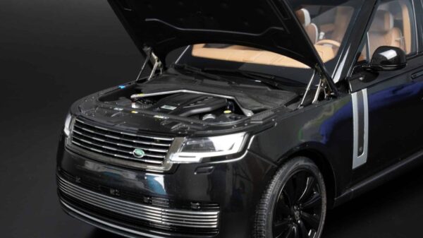LCD 1:18 Range Rover SV Serenity 2022 Black Diecast Model 33 LCD 1:18 Range Rover SV Serenity 2022 Black Diecast Model