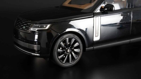 LCD 1:18 Range Rover SV Serenity 2022 Black Diecast Model 34 LCD 1:18 Range Rover SV Serenity 2022 Black Diecast Model