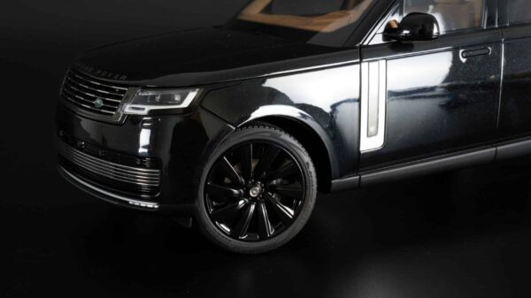 LCD 1:18 Range Rover SV Serenity 2022 Black Diecast Model 36 LCD 1:18 Range Rover SV Serenity 2022 Black Diecast Model