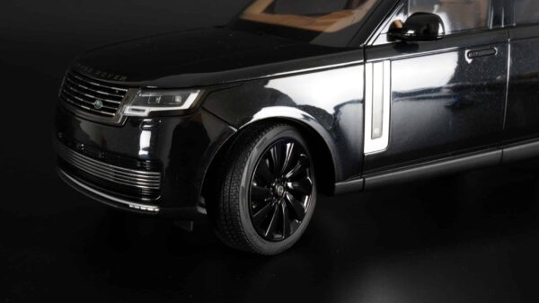 LCD 1:18 Range Rover SV Serenity 2022 Black Diecast Model 37 LCD 1:18 Range Rover SV Serenity 2022 Black Diecast Model
