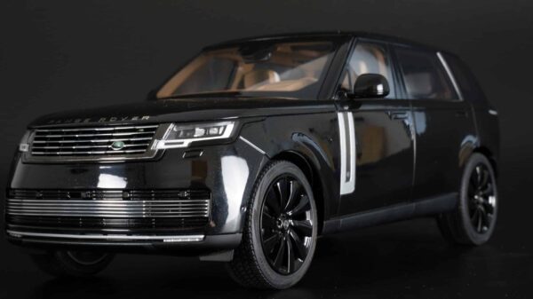 LCD 1:18 Range Rover SV Serenity 2022 Black Diecast Model 38 LCD 1:18 Range Rover SV Serenity 2022 Black Diecast Model