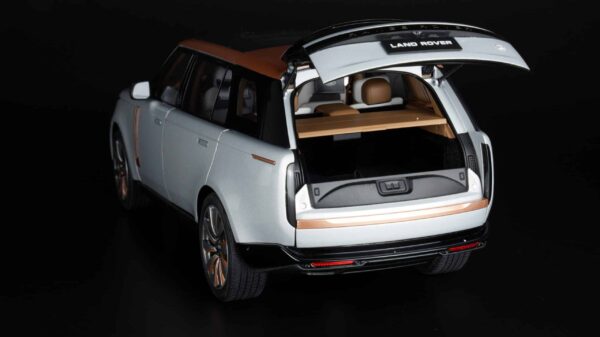 LCD 1:18 Range Rover SV Serenity 2022 Silver Diecast Model 23 lcd 18017s Range Rover sv serenity silver diecast model car