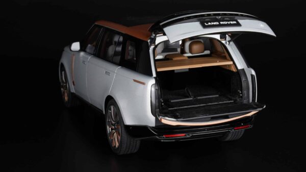 LCD 1:18 Range Rover SV Serenity 2022 Silver Diecast Model 24 lcd 18017s Range Rover sv serenity silver diecast model car