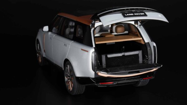 LCD 1:18 Range Rover SV Serenity 2022 Silver Diecast Model 25 lcd 18017s Range Rover sv serenity silver diecast model car
