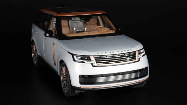 LCD 1:18 Range Rover SV Serenity 2022 Silver Diecast Model 26 lcd 18017s Range Rover sv serenity silver diecast model car