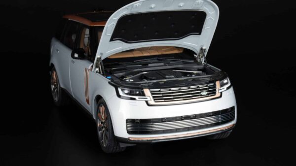 LCD 1:18 Range Rover SV Serenity 2022 Silver Diecast Model 27 lcd 18017s Range Rover sv serenity silver diecast model car