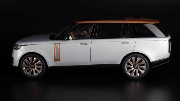 LCD 1:18 Range Rover SV Serenity 2022 Silver Diecast Model 28 lcd 18017s Range Rover sv serenity silver diecast model car