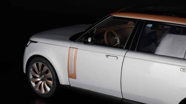 LCD 1:18 Range Rover SV Serenity 2022 Silver Diecast Model 33 lcd 18017s Range Rover sv serenity silver diecast model car