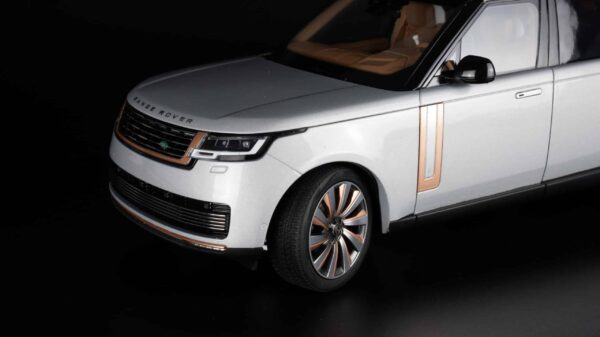LCD 1:18 Range Rover SV Serenity 2022 Silver Diecast Model 36 lcd 18017s Range Rover sv serenity silver diecast model car