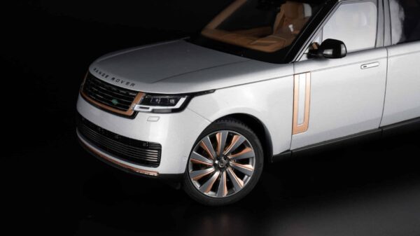 LCD 1:18 Range Rover SV Serenity 2022 Silver Diecast Model 37 lcd 18017s Range Rover sv serenity silver diecast model car