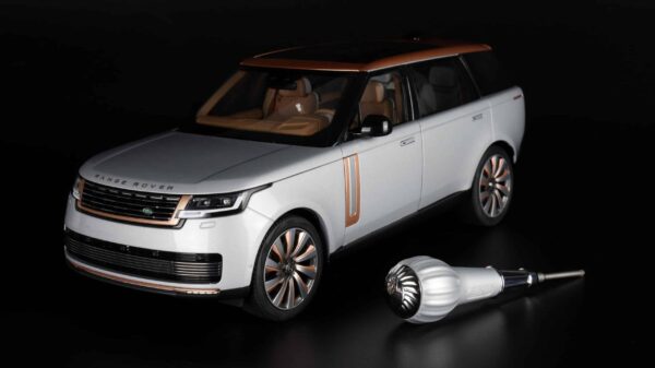 LCD 1:18 Range Rover SV Serenity 2022 Silver Diecast Model 20 lcd 18017s Range Rover sv serenity silver diecast model car