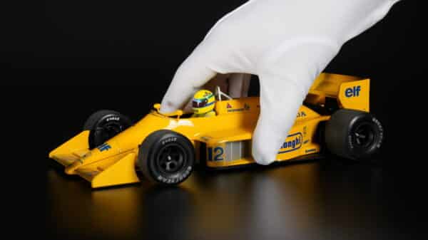 Minichamps - 1:18 Lotus Honda 99T Ayrton Senna Winner 1987 Monaco GP 'Dirty Version' (540873892)