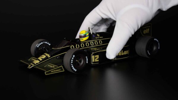 Minichamps - 1:18 Lotus Renault 98T Ayrton Senna 1986 'Dirty Version' (540863812) 20 Minichamps - 1:18 Lotus Renault 98T Ayrton Senna 1986 'Dirty Version' (540863812)