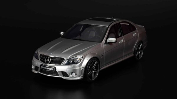 GT Spirit - 1:18 Mercedes-Benz C63 AMG Sedan Silver - Limited Edition Resin Model 19 GT Spirit - 1:18 Mercedes-Benz C63 AMG Sedan Silver (GT462)