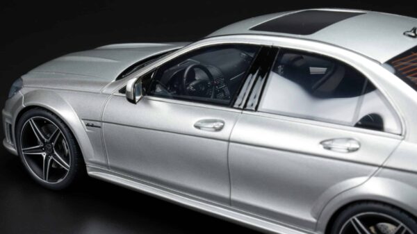 GT Spirit - 1:18 Mercedes-Benz C63 AMG Sedan Silver - Limited Edition Resin Model 22 GT Spirit - 1:18 Mercedes-Benz C63 AMG Sedan Silver (GT462)