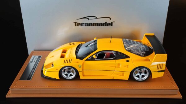 Tecnomodel - 1:18 Ferrari F40 LM 1996 Press Version Modena Yellow with 5 Spoke Silver Rims 11 DSC02297