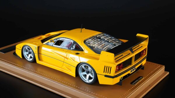 Tecnomodel - 1:18 Ferrari F40 LM 1996 Press Version Modena Yellow with 5 Spoke Silver Rims 12 DSC02299