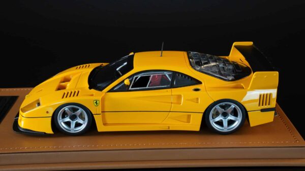 Tecnomodel - 1:18 Ferrari F40 LM 1996 Press Version Modena Yellow with 5 Spoke Silver Rims 14 DSC02300