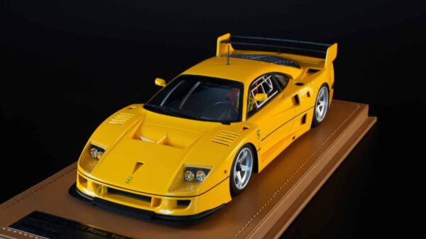 Tecnomodel - 1:18 Ferrari F40 LM 1996 Press Version Modena Yellow with 5 Spoke Silver Rims 15 DSC02301