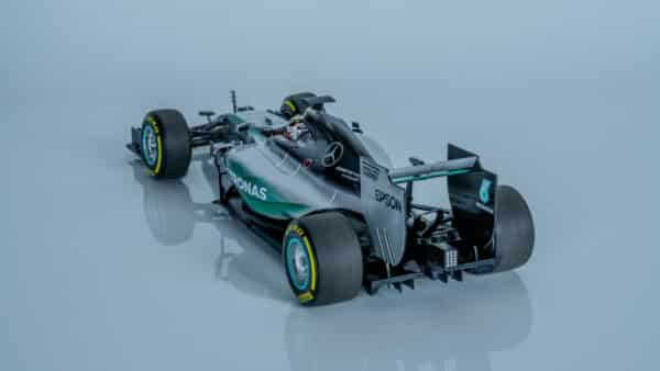 Minichamps - 1:18 Mercedes-AMG Petronas F1 W06 - #44 Lewis Hamilton - 2015 World Champion