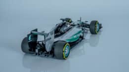 Minichamps - 1:18 Mercedes-AMG Petronas F1 W06 - #44 Lewis Hamilton - 2015 World Champion