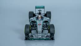 Minichamps - 1:18 Mercedes-AMG Petronas F1 W06 - #44 Lewis Hamilton - 2015 World Champion