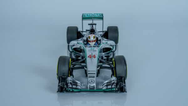 Minichamps - 1:18 Mercedes-AMG Petronas F1 W06 - #44 Lewis Hamilton - 2015 World Champion
