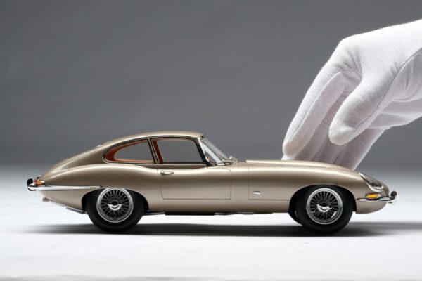 Amalgam Collection Jaguar E-Type Coupe 1:18 scale resin model