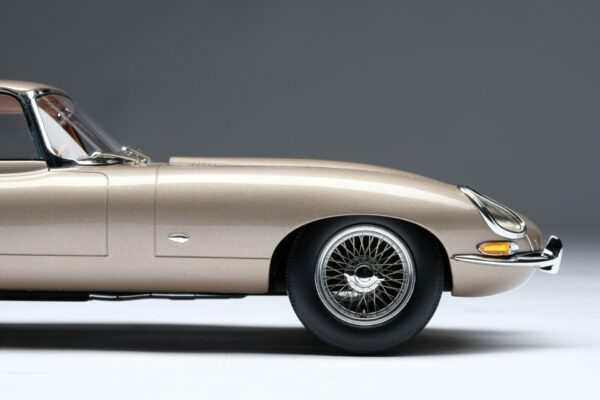 Amalgam Collection Jaguar E-Type Coupe 1:18 scale resin model