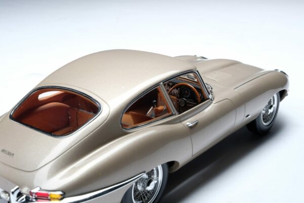 Amalgam Collection Jaguar E-Type Coupe 1:18 scale resin model