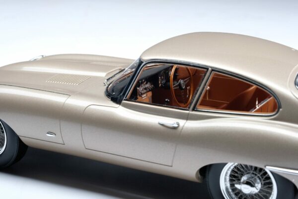 Amalgam Collection Jaguar E-Type Coupe 1:18 scale resin model