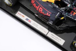Amalgam 1:8 Red Bull RB16B Abu Dhabi 2021 Champion Max Verstappen Model