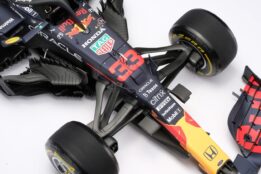 Amalgam 1:8 Red Bull RB16B Abu Dhabi 2021 Champion Max Verstappen Model