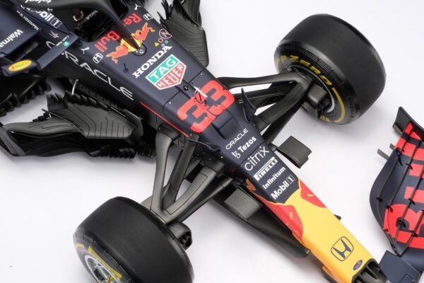 Amalgam 1:8 Red Bull RB16B Abu Dhabi 2021 Champion Max Verstappen Model