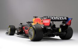 Amalgam 1:8 Red Bull RB16B Abu Dhabi 2021 Champion Max Verstappen Model